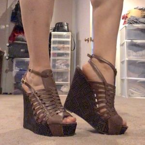 Joan & David caged wedge